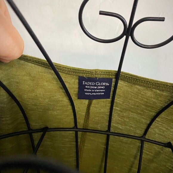 Faded Glory - Green Satin Front Cheetah front Top - Picture 6 of 6